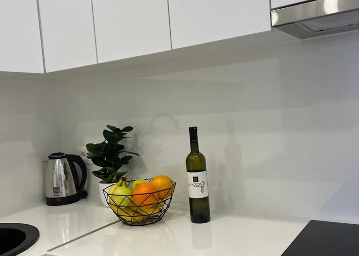 Ema ماكارسكا